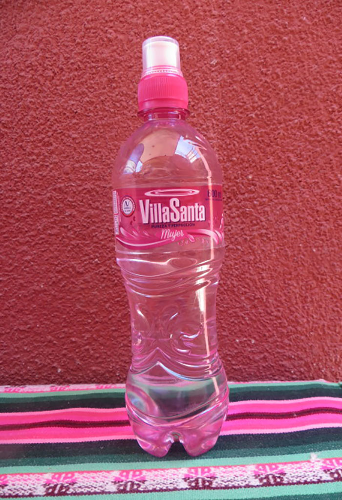Agua Para Mujeres En Bolivia. No Tiene Sabor Ni Nada, Es Agua Normal En Una Botella Rosa
