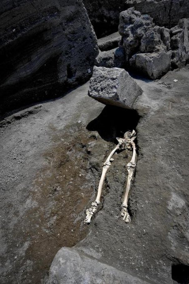 Nuevo Esqueleto Encontrado En Pompeya: Este Tipo Huía De La Erupción Cuando Un Bloque De 300 Kg Le Golpeó A La Cara