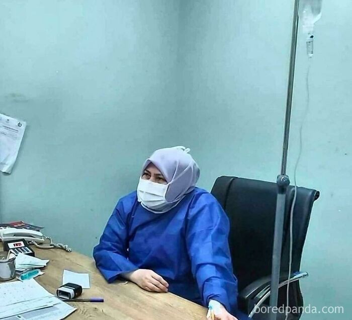 La Dra. Iraní Shirin Rouhani, Falleció A Causa Del Coronavirus, Pero Como Había Poco Personal Médico, Siguió Tratando A Los Pacientes Hasta Su Último Aliento