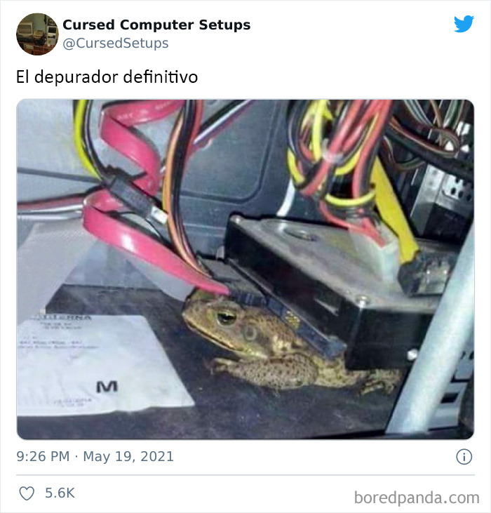 30 Times People Had Such Terrible Computer Setups, They Could Only Be Described As 'Cursed', As Shared By This Twitter Account