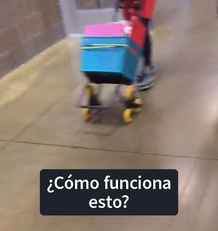 Los estudiantes no pueden creer la ridícula prohibición de las mochilas escolares en EE.UU., e improvisan con artículos domésticos al azar