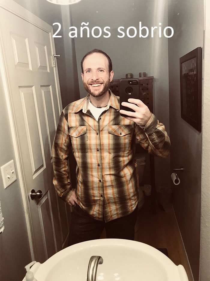 Este hombre dejó de beber alcohol, y muestra cuánto le ha cambiado la sobriedad en 5 años Este hombre dejó de beber alcohol, y muestra cuánto le ha cambiado la sobriedad en 5 años