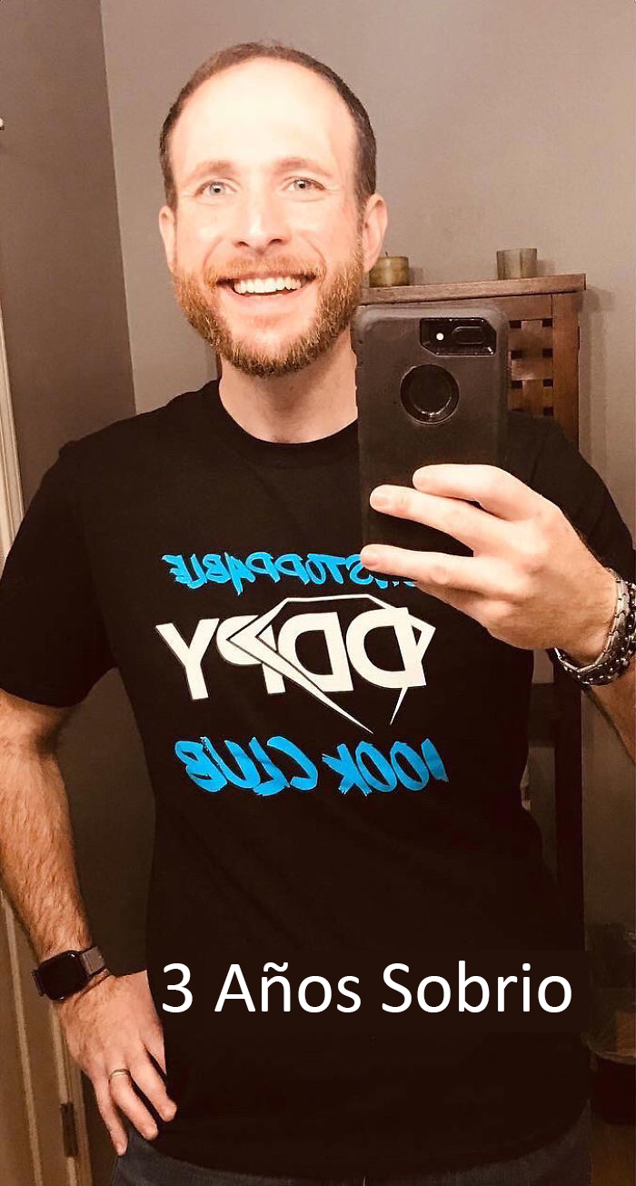 Este hombre dejó de beber alcohol, y muestra cuánto le ha cambiado la sobriedad en 5 años Este hombre dejó de beber alcohol, y muestra cuánto le ha cambiado la sobriedad en 5 años