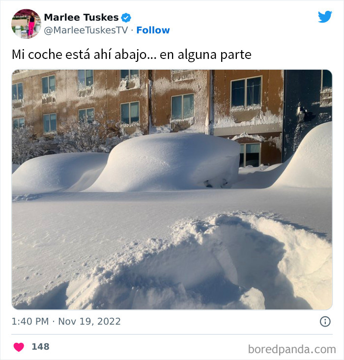 People Are Posting Wild Photos As Buffalo, New York, Digs Up From 6 Feet Of Snow