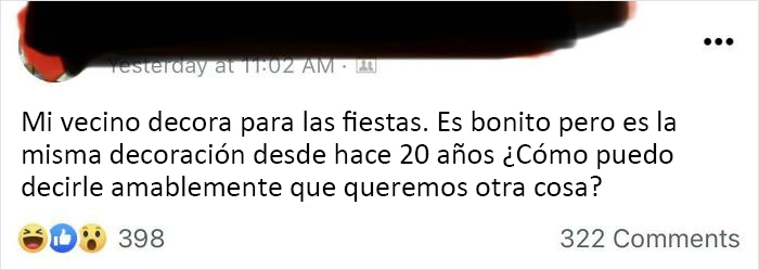 Coloca diferentes adornos navideños