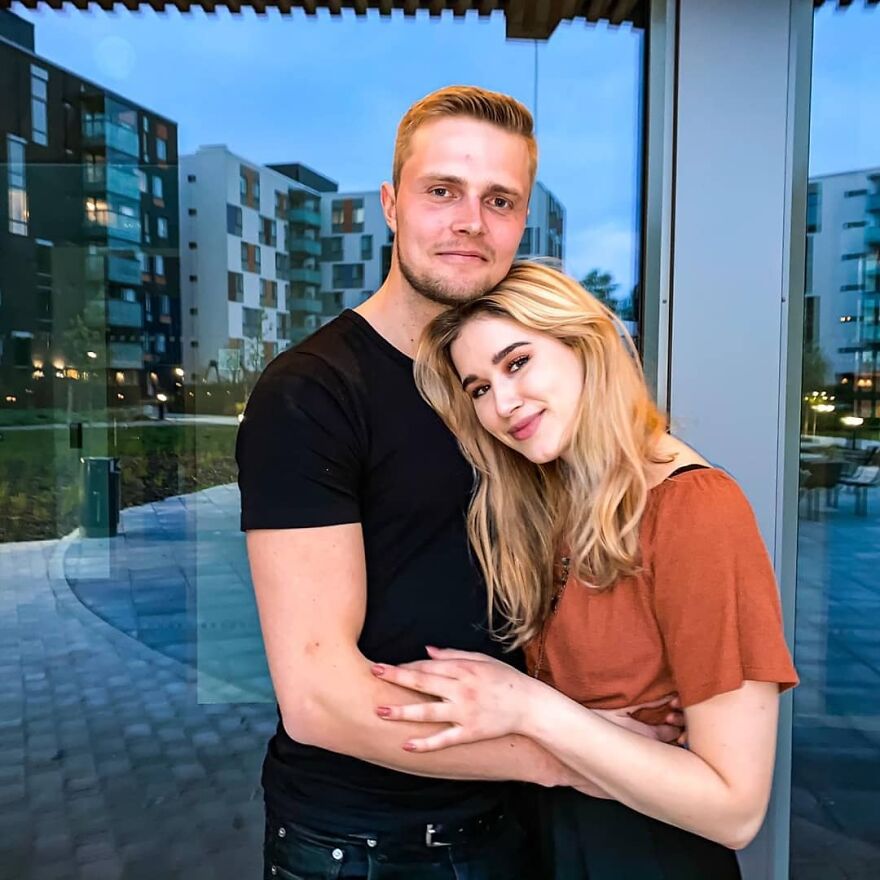 No es una telenovela: Esta pareja empezó como hermanastros, pero ahora se han casado No es una telenovela: Esta pareja empezó como hermanastros, pero ahora se han casado