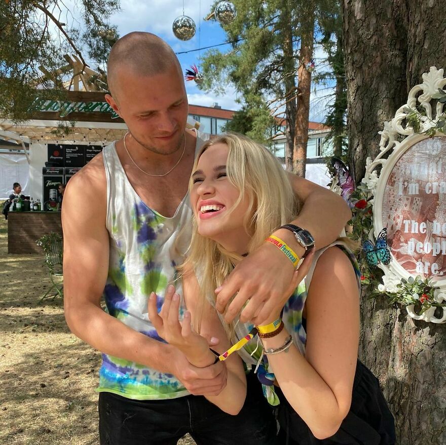 No es una telenovela: Esta pareja empezó como hermanastros, pero ahora se han casado No es una telenovela: Esta pareja empezó como hermanastros, pero ahora se han casado