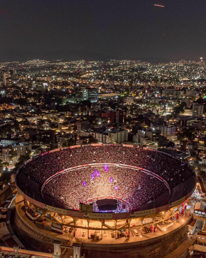 Internautas celebran la suspensi&oacute;n de corridas de toros en la Plaza M&eacute;xico