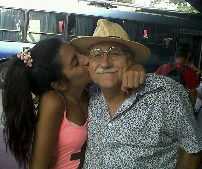 Esta chica argentina compartió la carta que le dejó su abuelo fallecido y emocionó a toda la comunidad de Twitter