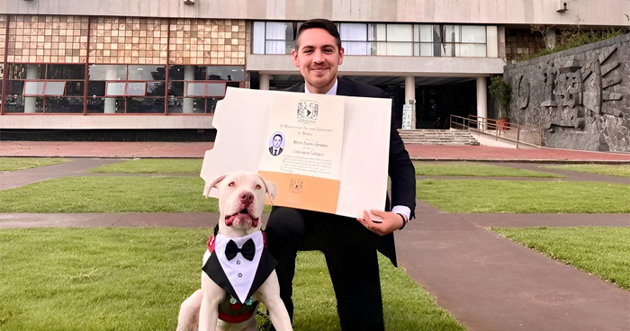 Este mexicano llevó a su perro a su graduación universitaria, y acabó siendo el protagonista