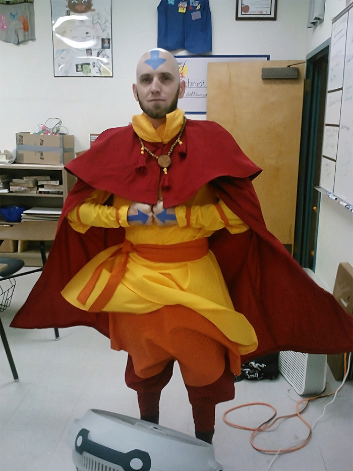 Este profesor rindi&oacute; homenaje a una de sus alumnas luciendo un disfraz de un dibujo que ella hab&iacute;a hecho