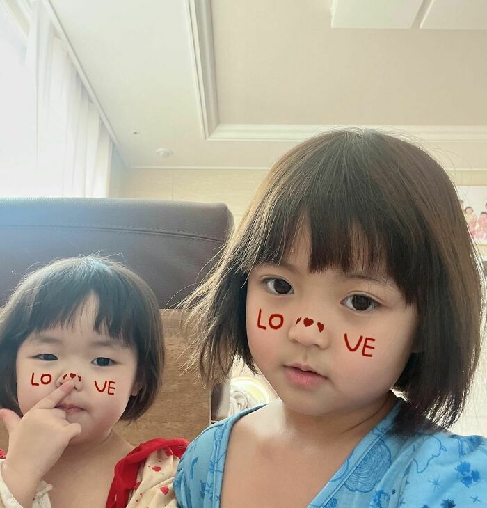 Estas adorables niñas coreanas tienen ya más de 1,5 millones de seguidores en Instagram gracias a su expresividad Estas adorables niñas coreanas tienen ya más de 1,5 millones de seguidores en Instagram gracias a su expresividad