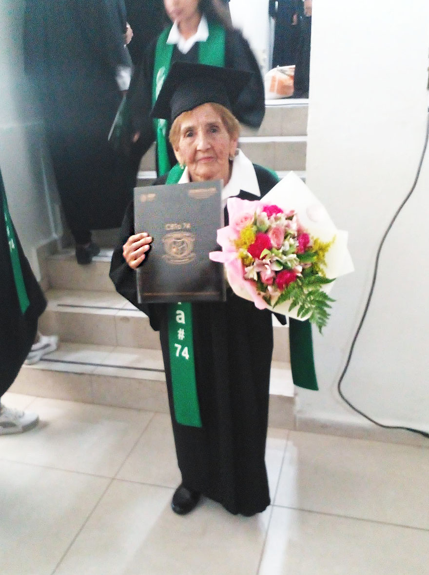 Esta anciana mexicana gradu&aacute;ndose de bachillerato es lo m&aacute;s inspirador que ver&aacute;s hoy