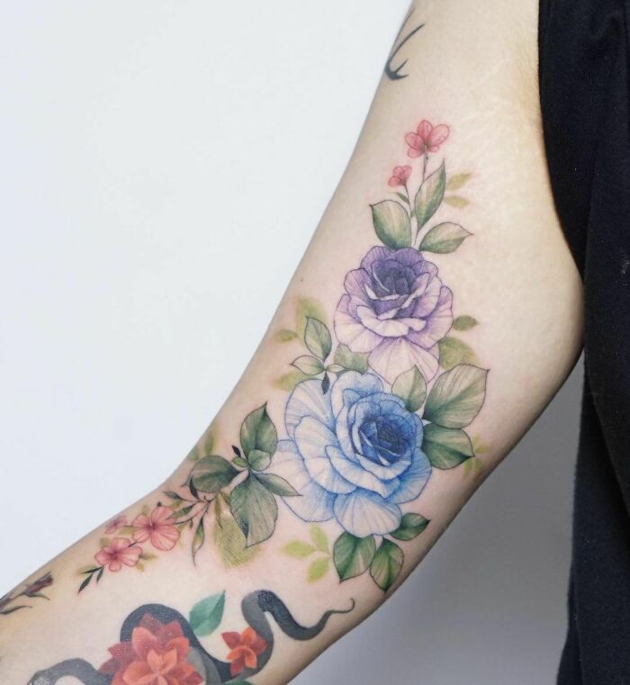 50 Tatuajes florales que parecen pinturas de acuarela sobre la piel (nuevas fotos)