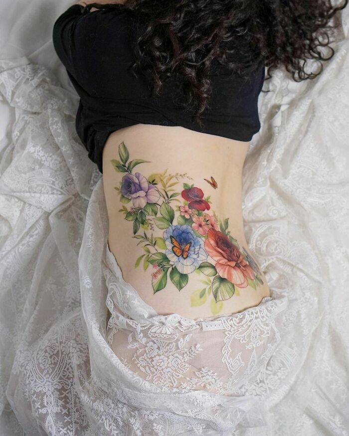50 Tatuajes florales que parecen pinturas de acuarela sobre la piel (nuevas fotos)