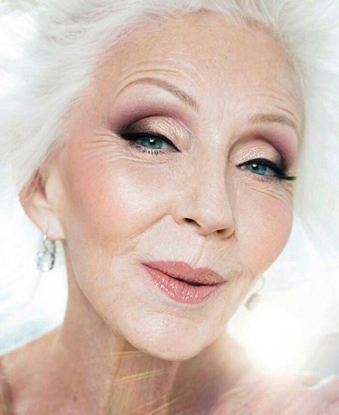 Esta modelo de 74 a&ntilde;os viste como quiere a pesar de las cr&iacute;ticas, y ayuda a romper estereotipos