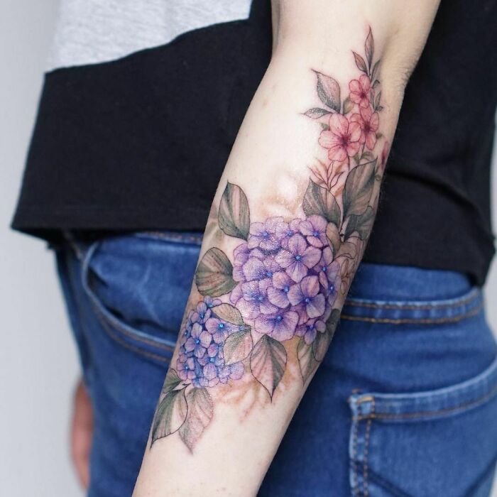 50 Tatuajes florales que parecen pinturas de acuarela sobre la piel (nuevas fotos)