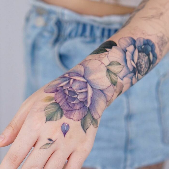 50 Tatuajes florales que parecen pinturas de acuarela sobre la piel (nuevas fotos)