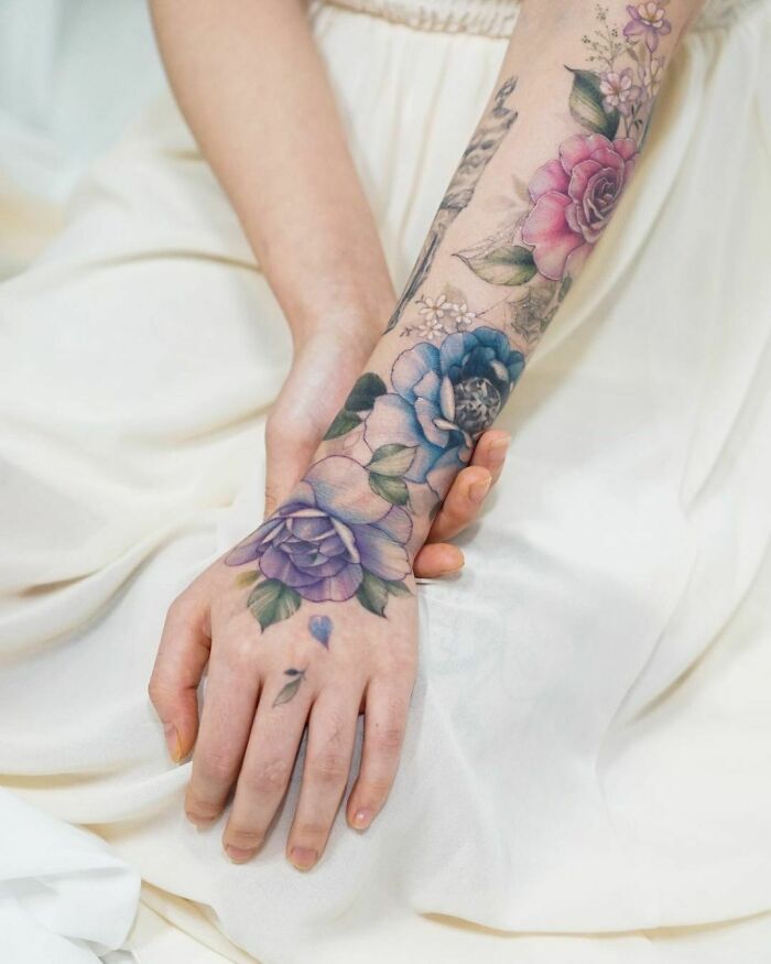 50 Tatuajes florales que parecen pinturas de acuarela sobre la piel (nuevas fotos)