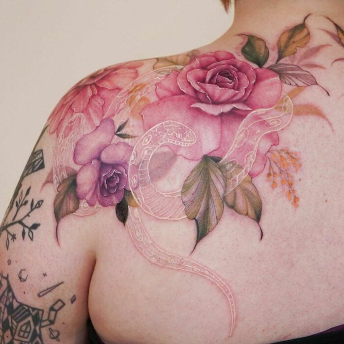 50 Tatuajes florales que parecen pinturas de acuarela sobre la piel (nuevas fotos)