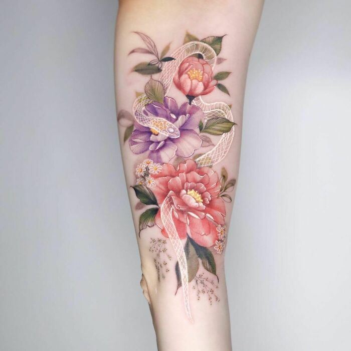 50 Tatuajes florales que parecen pinturas de acuarela sobre la piel (nuevas fotos)