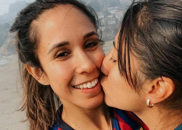 Estas futbolistas son la 1ª pareja de deportistas abiertamente lesbianas de México, y están esperando gemelos