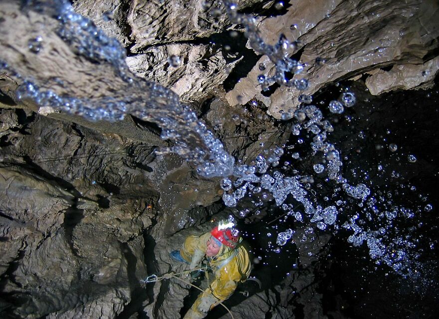 Viaje al centro de la Tierra: el interior de una de las cuevas m&aacute;s profundas del mundo