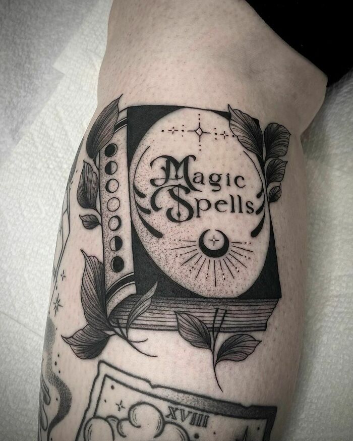 30 Tatuajes muy simbólicos para sentirse brujita todo el año