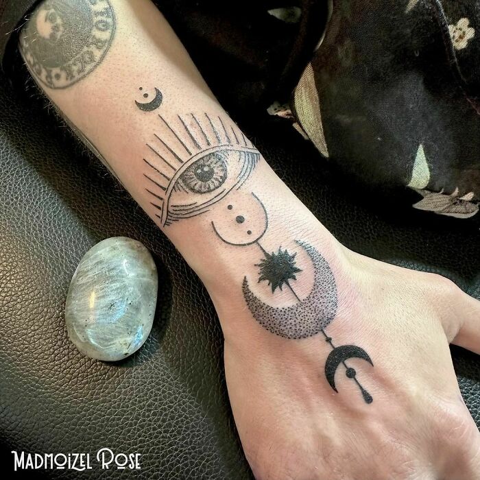 30 Tatuajes muy simbólicos para sentirse brujita todo el año