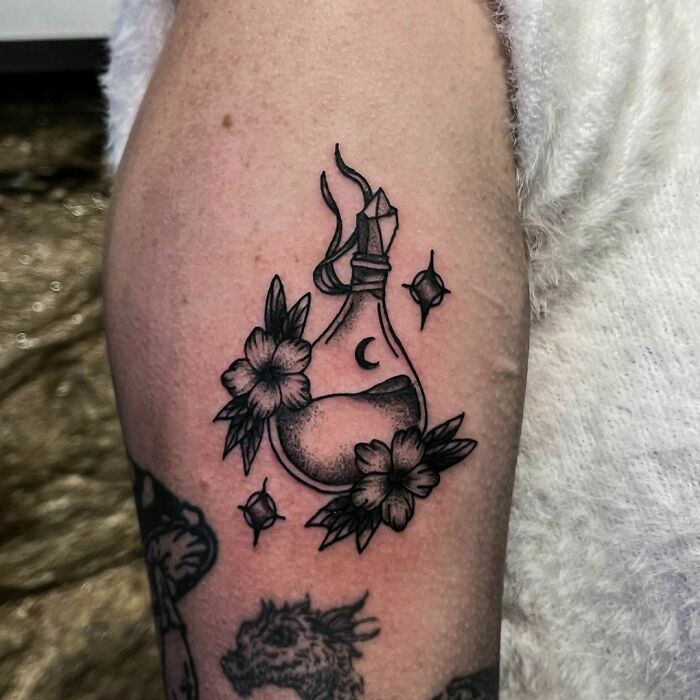 30 Tatuajes muy simbólicos para sentirse brujita todo el año