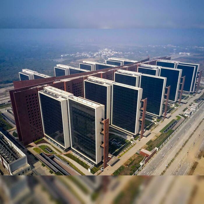 El Mayor Complejo De Oficinas Del Mundo En Surat, India
