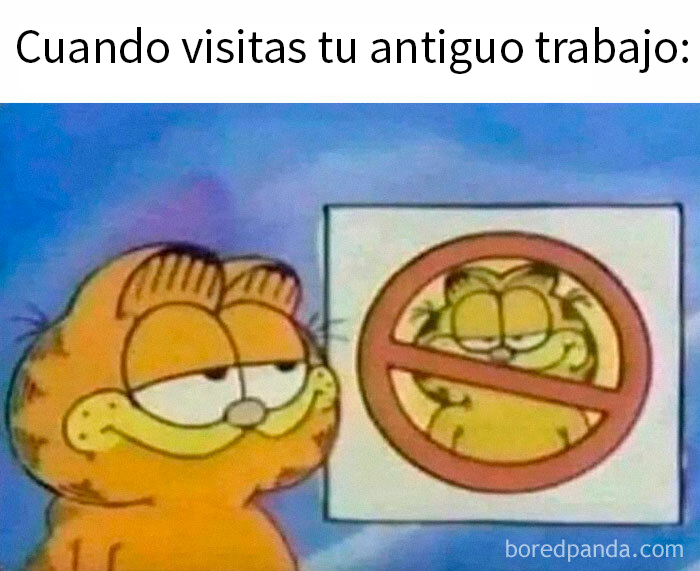 Garfield mirando un cartel de prohibido, en un meme sobre la jornada laboral.