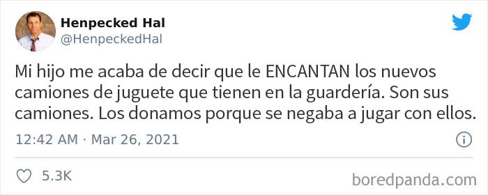 Tuit divertido sobre camiones de juguete y la sorpresa de un niño en la guardería, compartido por padres.