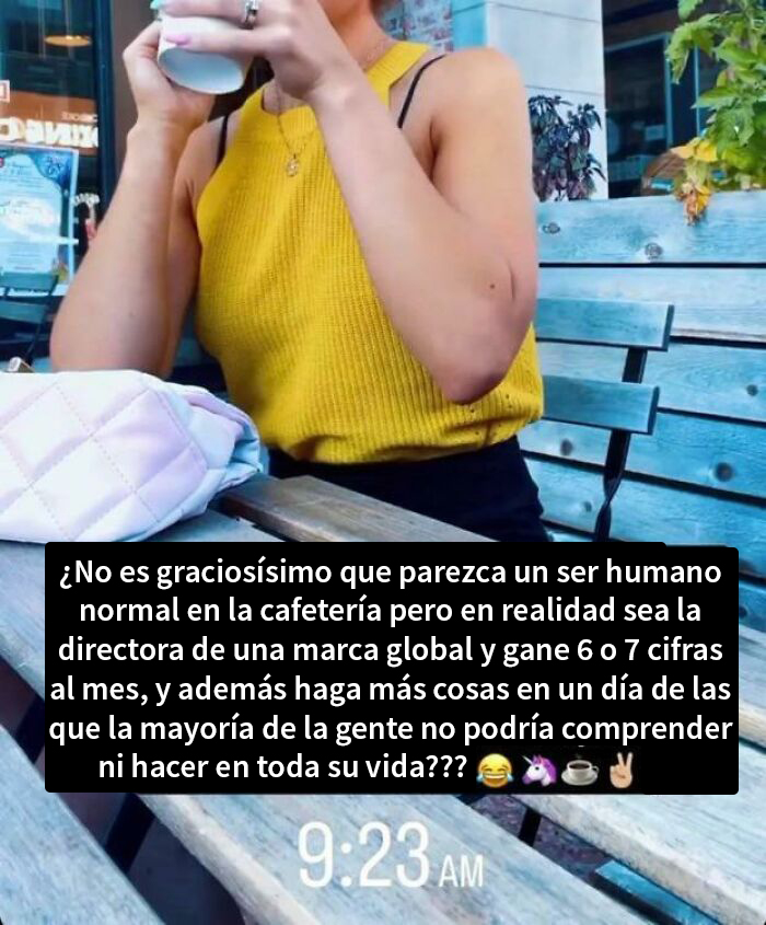 Persona desconocida tomando café en una cafetería, con texto gracioso generando vergüenza ajena.