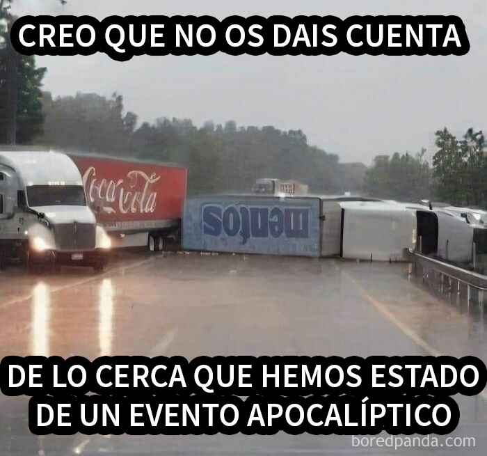 Camiones bloquean carretera en un meme cargado de sarcasmo bajo la lluvia.