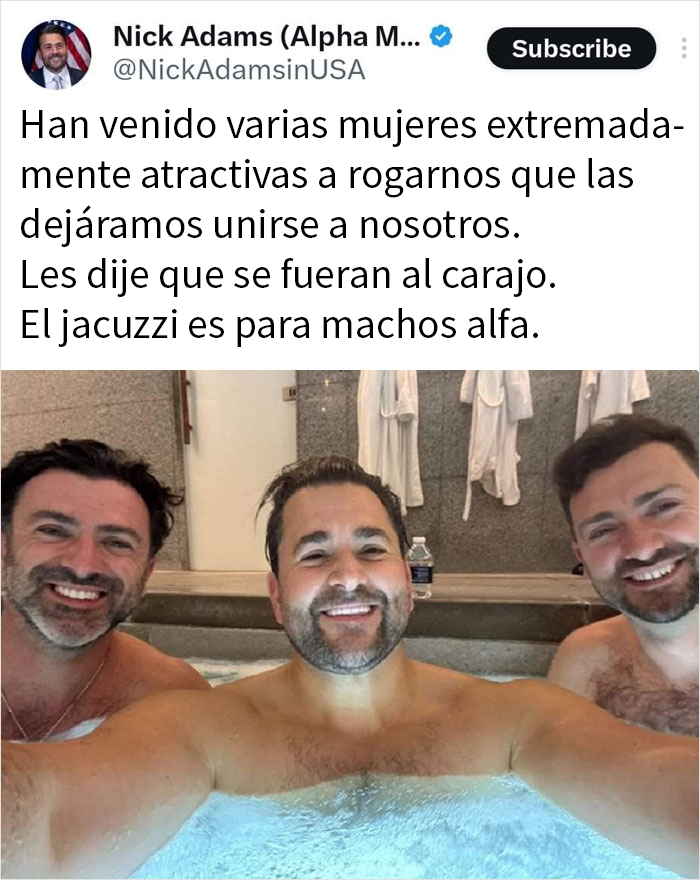 Tres hombres sonríen en un jacuzzi, texto dice que rechazaron compañía femenina; ejemplo de vergüenza ajena.