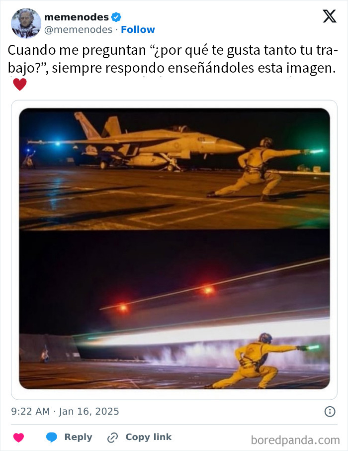 Persona señalando un avión en despegue nocturno; imagen divertida sobre cosas de la vida.