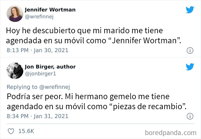 Comentarios divertidos entre usuarios sobre cómo son agendados en los móviles, destacando la creatividad del humor.