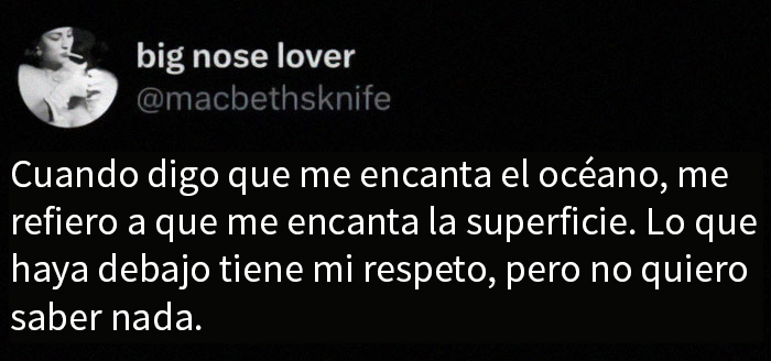 Meme irónico sobre el amor por la superficie del océano. Texto cómico como crítica a la curiosidad humana.