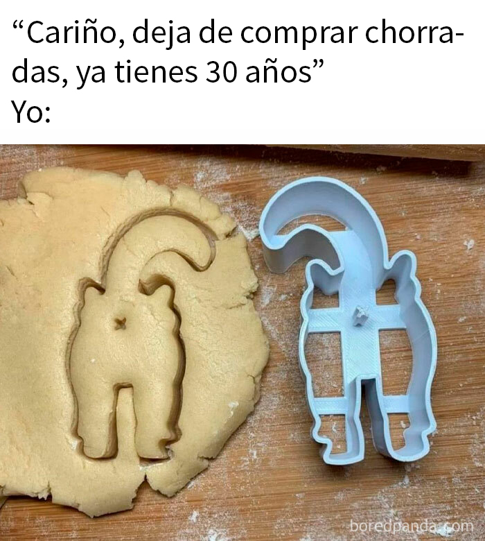 Cortador de galletas con forma divertida de gato y cita humorística, optimiza buen humor.