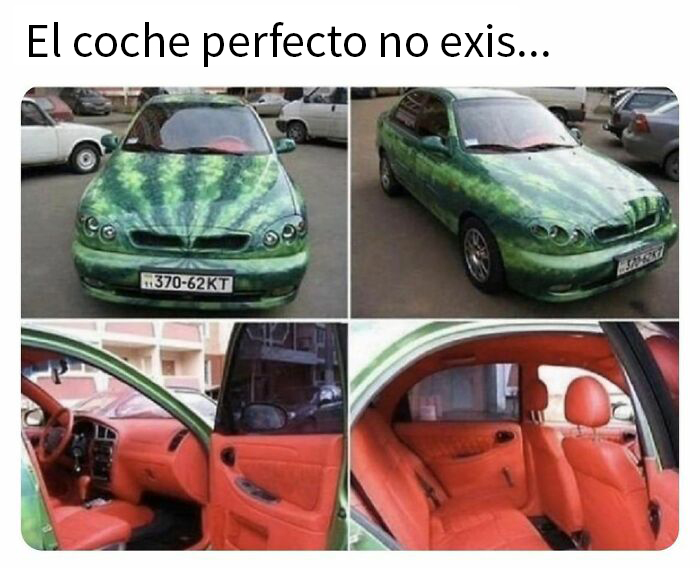 Coche pintado como sandía, con interiores rojos. Memes que mejoran el humor.