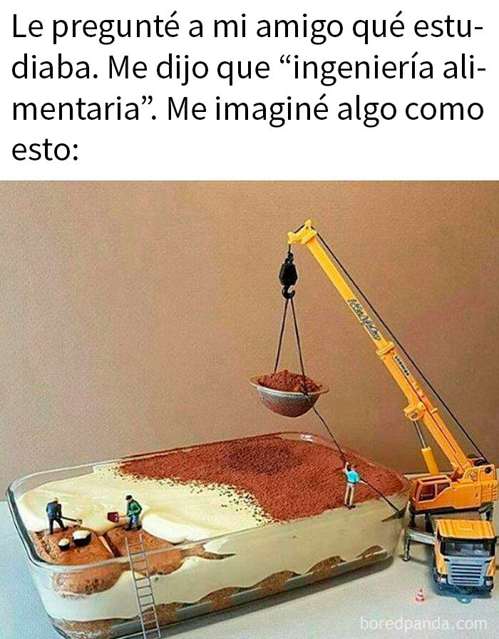 Memes divertidos sobre ciencia con figuras en miniatura simulando ingeniería alimentaria en un postre tipo tiramisú.