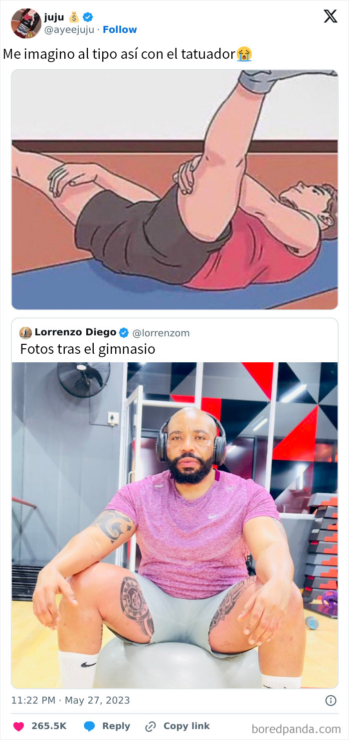 Hombre en gimnasio con auriculares y tatuajes sentados después de hacer ejercicio, imagen que provoca mucha vergüenza ajena.