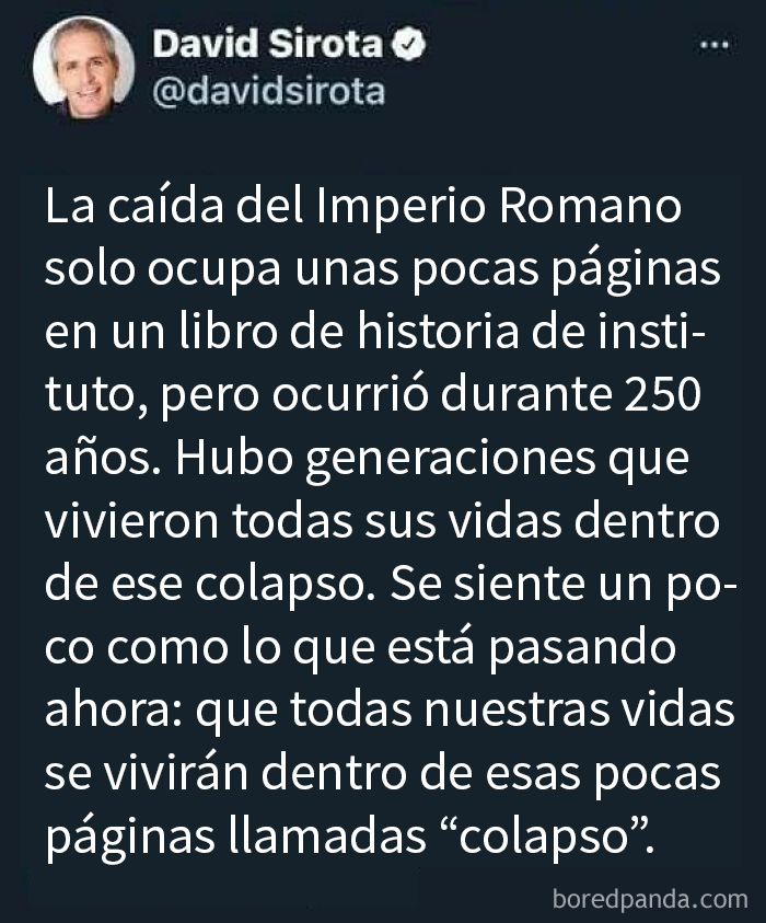 Tuit de David Sirota sobre el colapso del Imperio Romano y reflexiones contra el capitalismo y el hartazgo social.