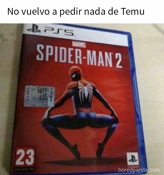 Meme divertido sobre hombres y videojuegos con caja de Spider-Man 2 para PS5, situación familiar y humor cotidiano.