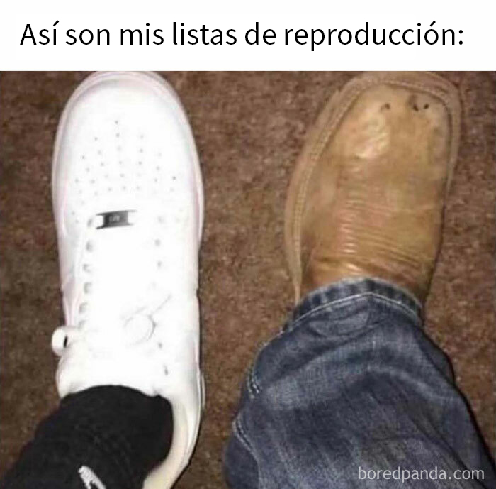 Zapatos desgastados y nuevos en tono marrón y blanco, representando memes sobre hombres universales y familiares.