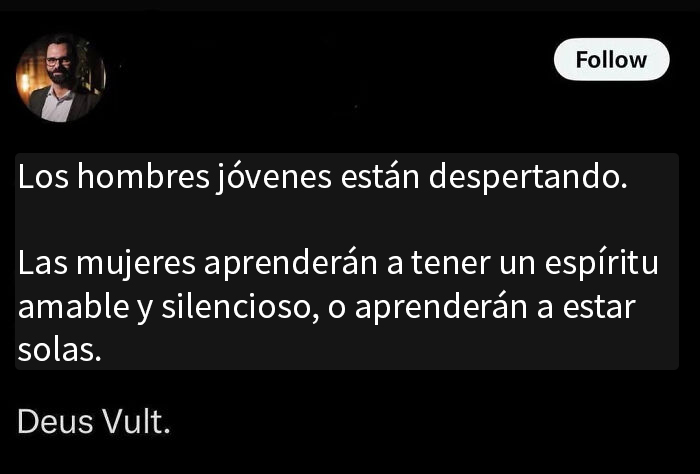 Texto en pantalla sobre fondo negro con perfil de hombre con gafas y barba, mostrando comentario crítico hacia incels en comunidad online.