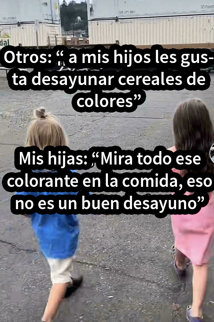 Niños caminando sobre pavimento, mostrando una mentira muy vergonzosa sobre los cereales de colores en Internet.
