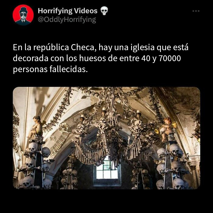 Iglesia decorada con huesos humanos en la República Checa, imagen extrañamente aterradora que genera inquietud.