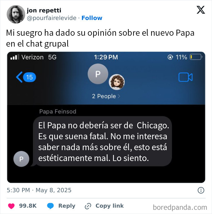 Memes divertidos sobre el nuevo Papa en conversaciones grupales con opiniones humorísticas y críticas creativas.
